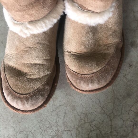 𝅺UGG Boots - Picture 5 of 9